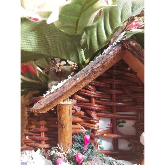 Kitch Wood Basket Cabin Decorative Winter Christmas Scene 6"x 4" x 8" tall - Picture 2 of 12